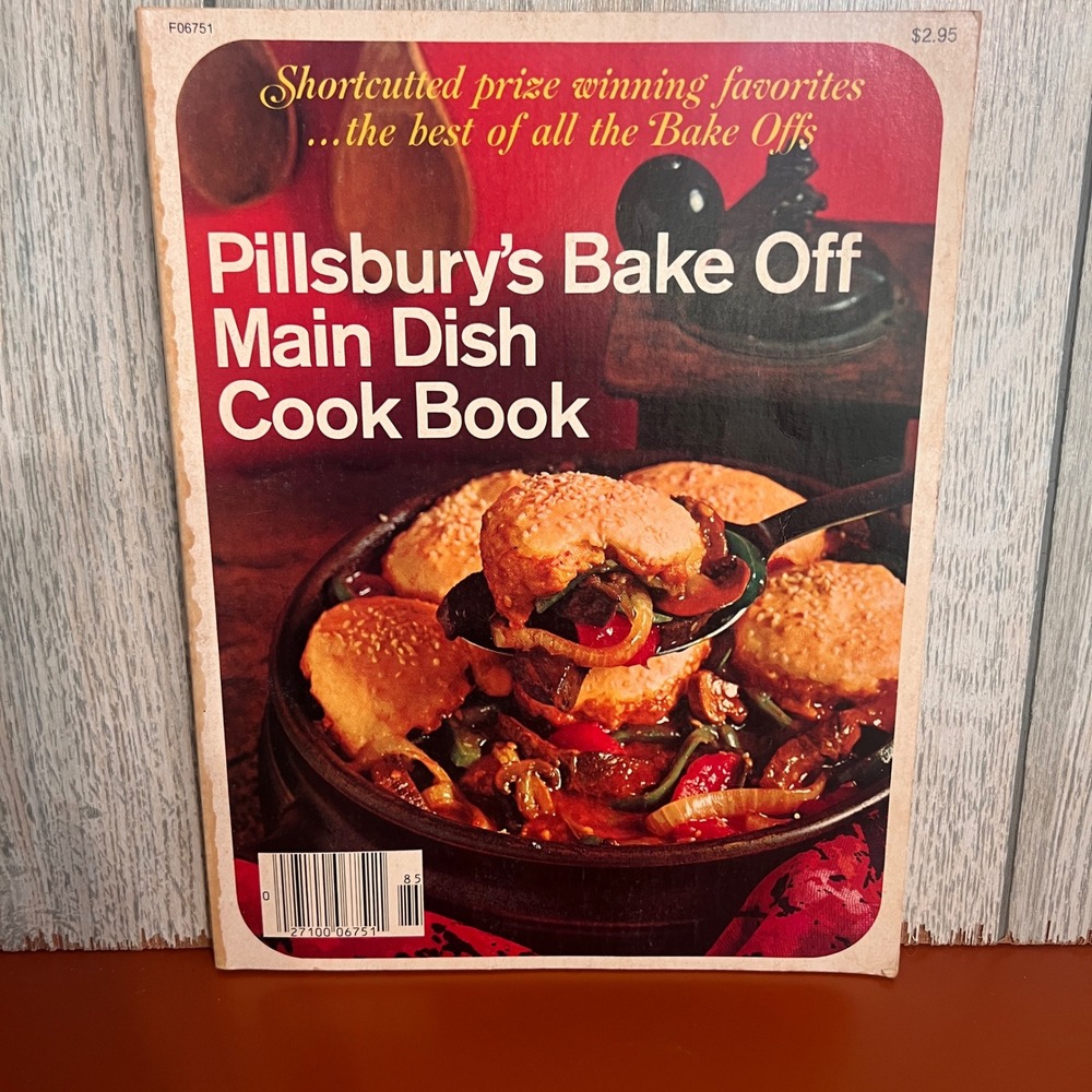 Vintage 1978 Pillsbury Bake Off Main Dish Cook Book Softcover Retro Recipes